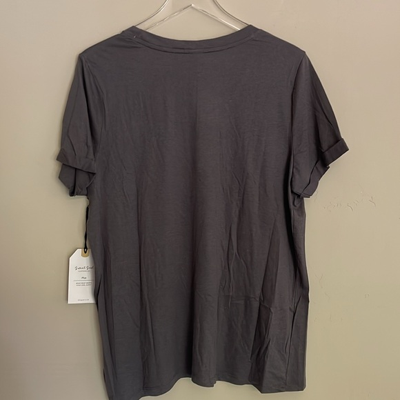 Gray scoopneck “proud mom“ embroidered T-shirt s 1X - Picture 3 of 3